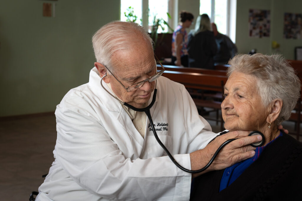 Serve Tour Armenia volunteers use healthcare to show, tell Jesus’ love