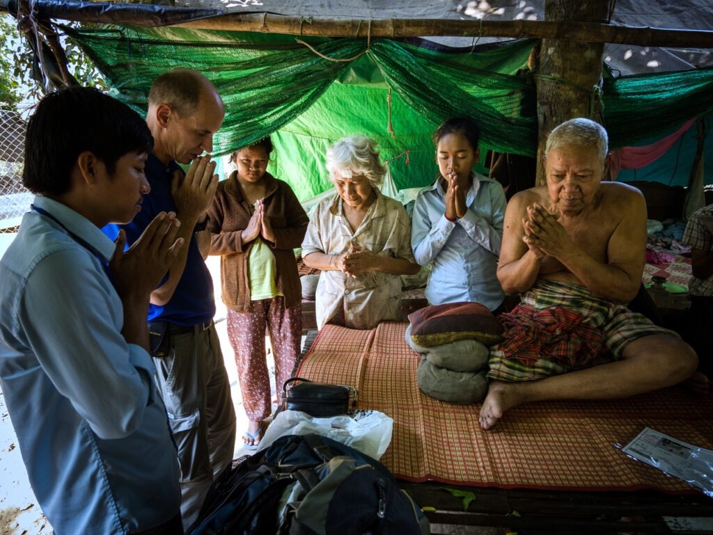 Three Ways to Share the Gospel Boldly in Compassion Ministry